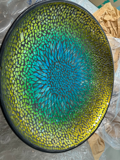 DecMode 2" Round Abstract Handmade Mosaic Inspired Green
Glass Charger