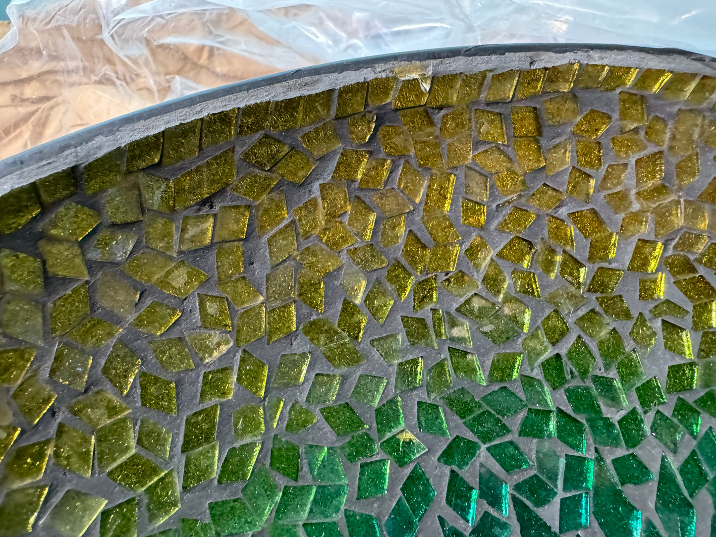 DecMode 2" Round Abstract Handmade Mosaic Inspired Green
Glass Charger