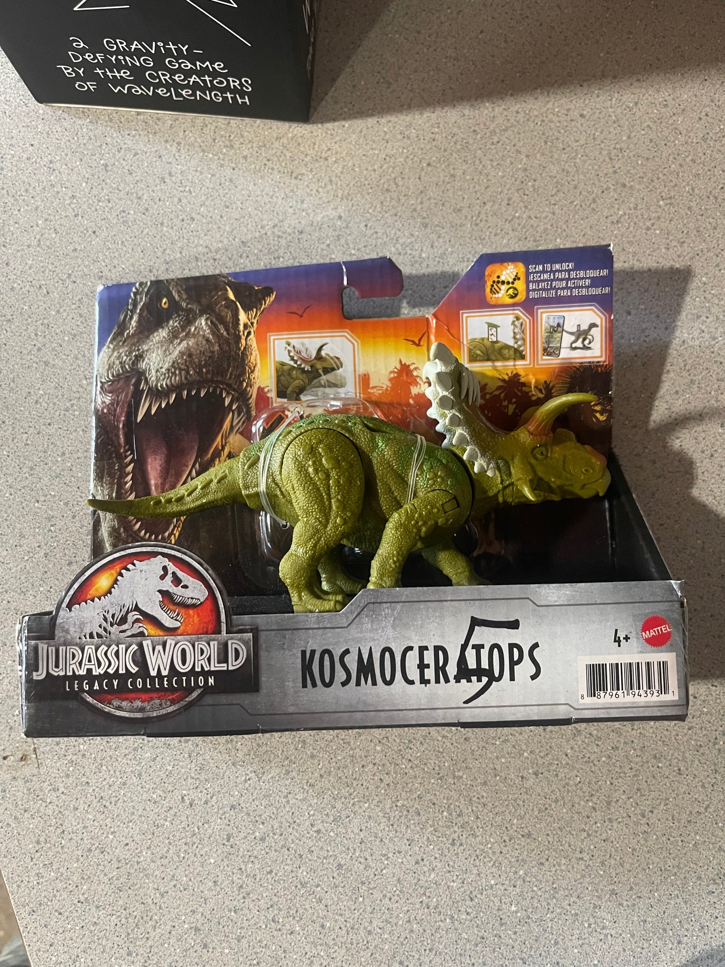 Jurassic World Legacy Collection Kosmoceratops Dinosaur Figure with Attack Action