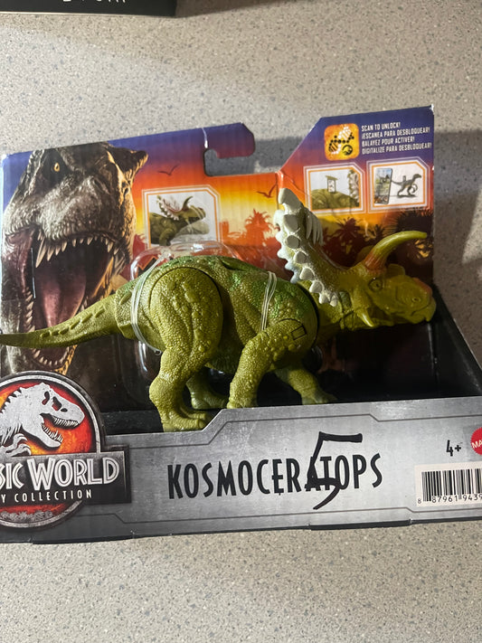 Jurassic World Legacy Collection Kosmoceratops Dinosaur Figure with Attack Action